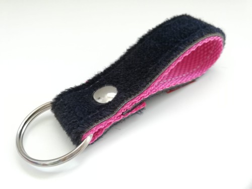 Skinalp Breloczek Black&amp;Pink skialpinizm.jpg